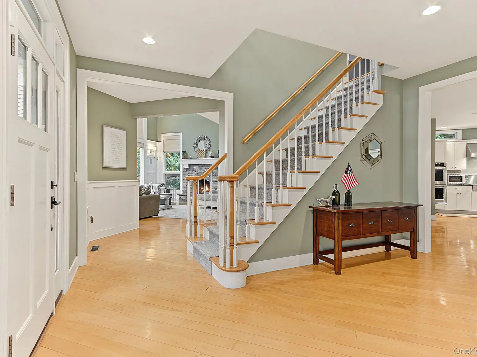 3 bed, 3.0 bath, 4286 sqft, $6,000 — Photo 4