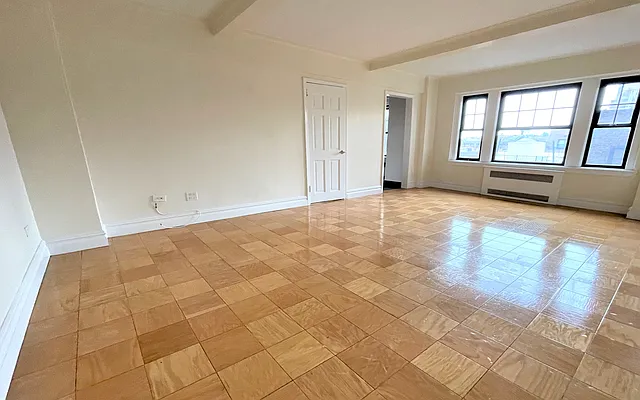 Rented by Manhattan Realty Group | media 11