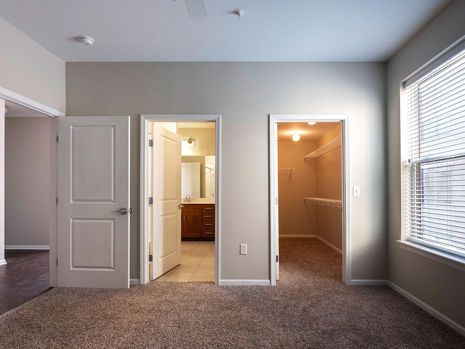 Oaks Centropolis Apartments — Photo 3