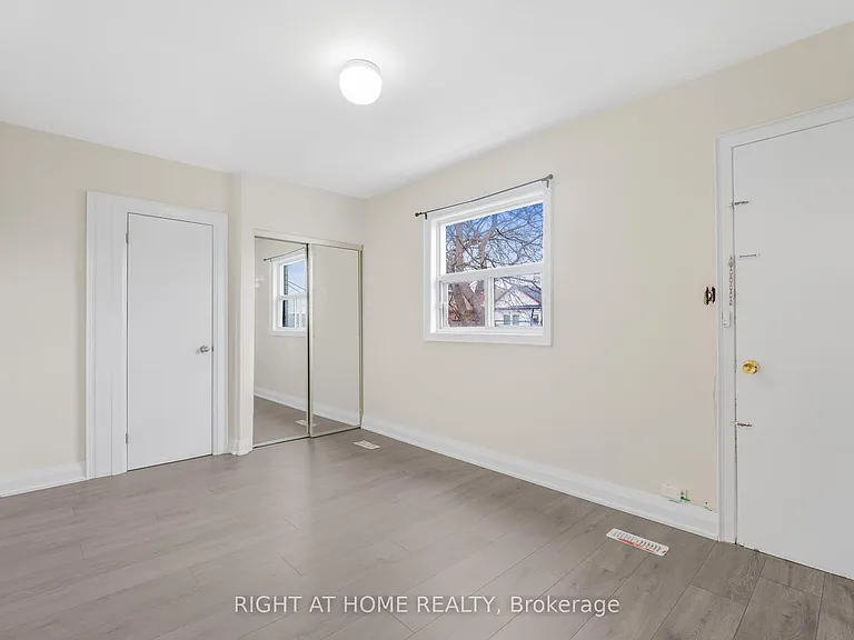 1698A Eglinton Ave W — Photo 16