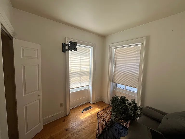 77 Columbia St #2 — Photo 4