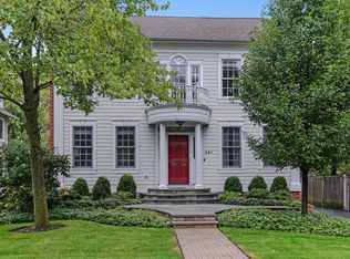 561 Hawthorn Ln, Winnetka, IL 60093