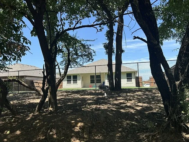 333 Lubbock Dr — Photo 8