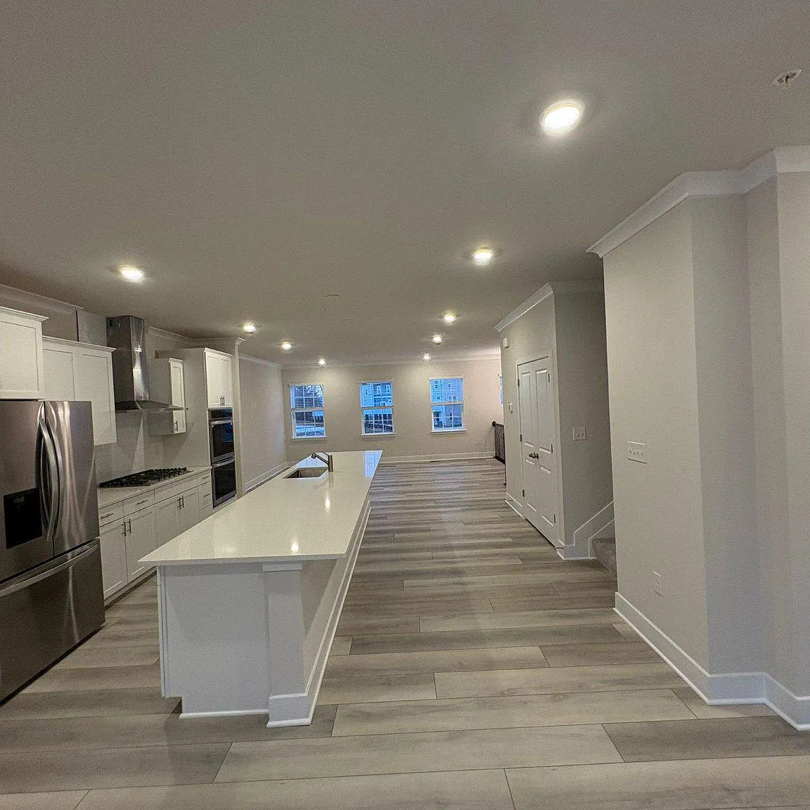 4 bed, 5.0 bath, 3009 sqft, $3,995 — Photo 3