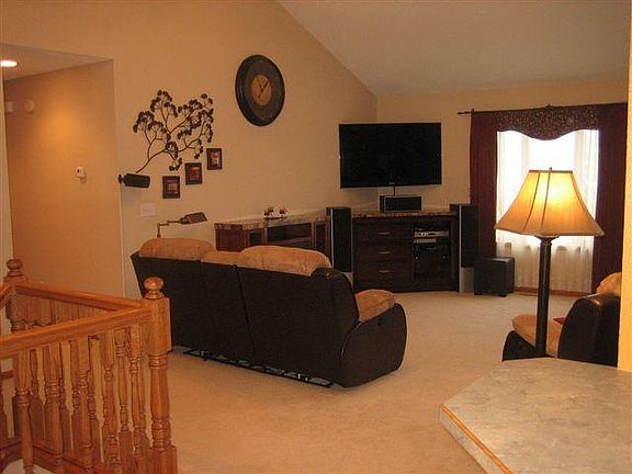 3rd image of 605 Evergreen Dr