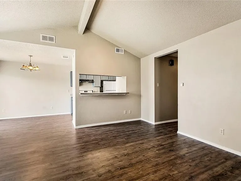 1220 Orchard Park Cir — Photo 3