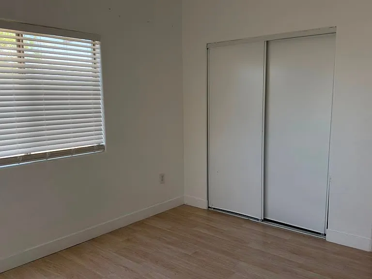 2050 Los Feliz St #102 — Photo 14