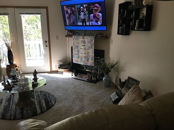 2nd image of 325 Retreat Ln #325
