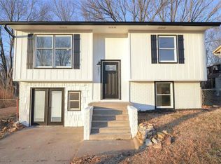 231 W 4th St, Auburn, KS 66402