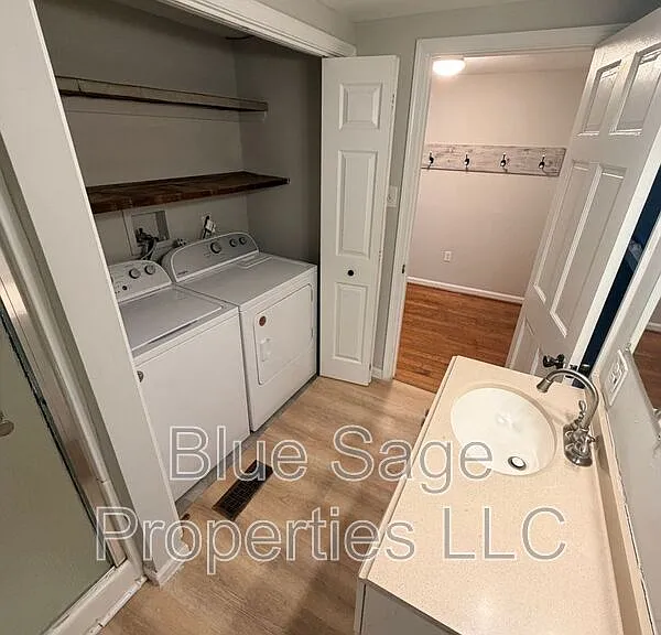 913 8th Ave — Photo 11