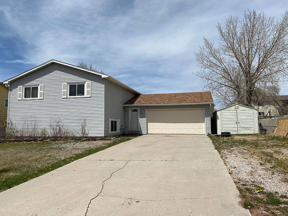1st image of 310 Willow Creek Dr