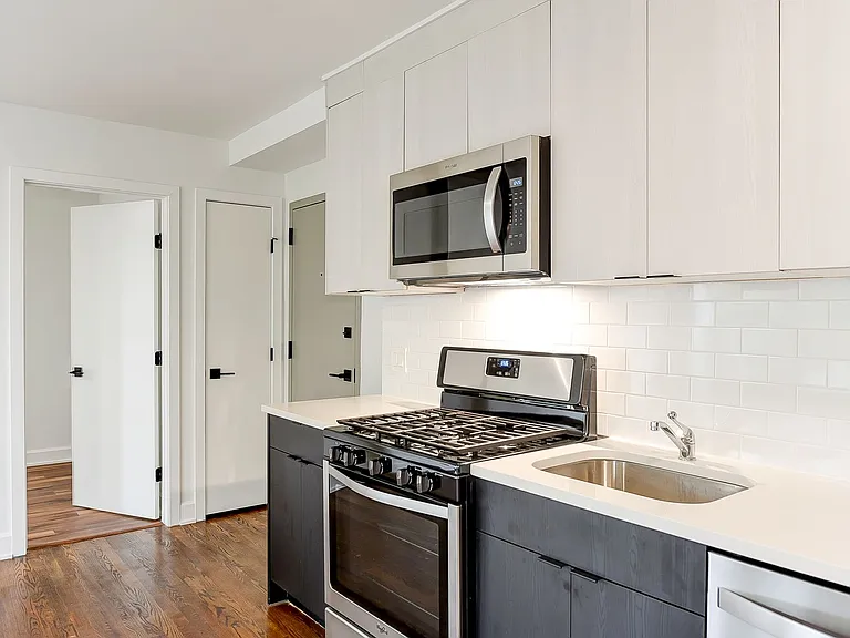 Elevated Northwest DC Living at The Pinnacle — Photo 45