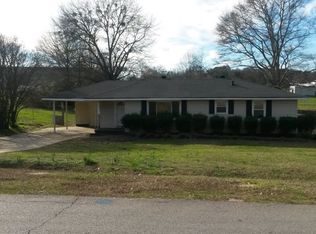 24 Lakeshore Dr, Bowdon, GA 30108