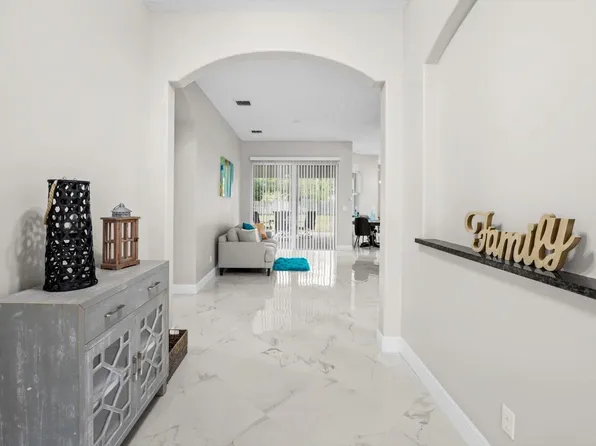 562 SW Souris Avenue, Port St Lucie, FL 34953