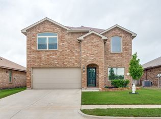 1116 Autumnwood Dr, Azle, TX 76020