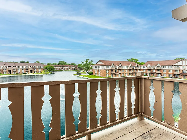 Scarborough Lake Apartments — Photo 14