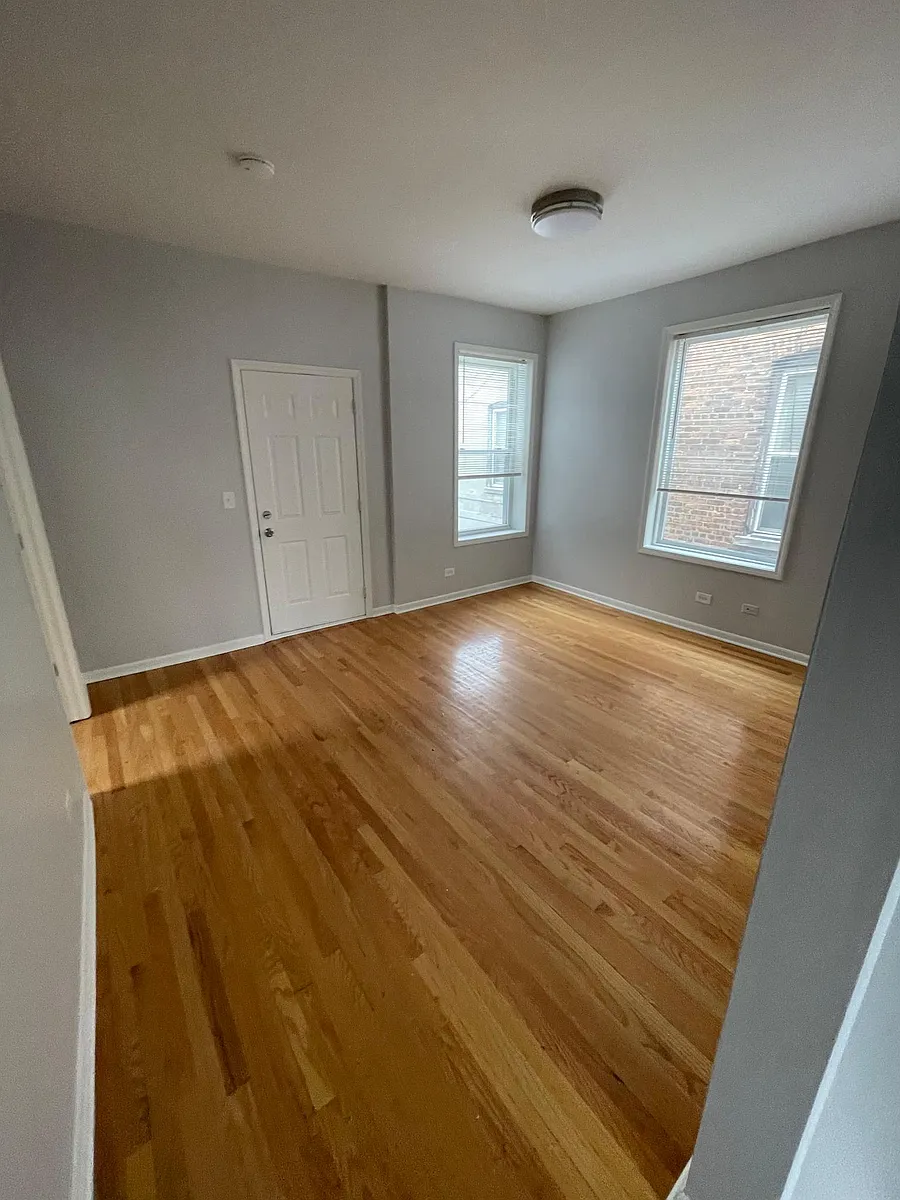 Living Room with hardwood flooring, Main entry. - 1341 N Lawndale Ave #2R