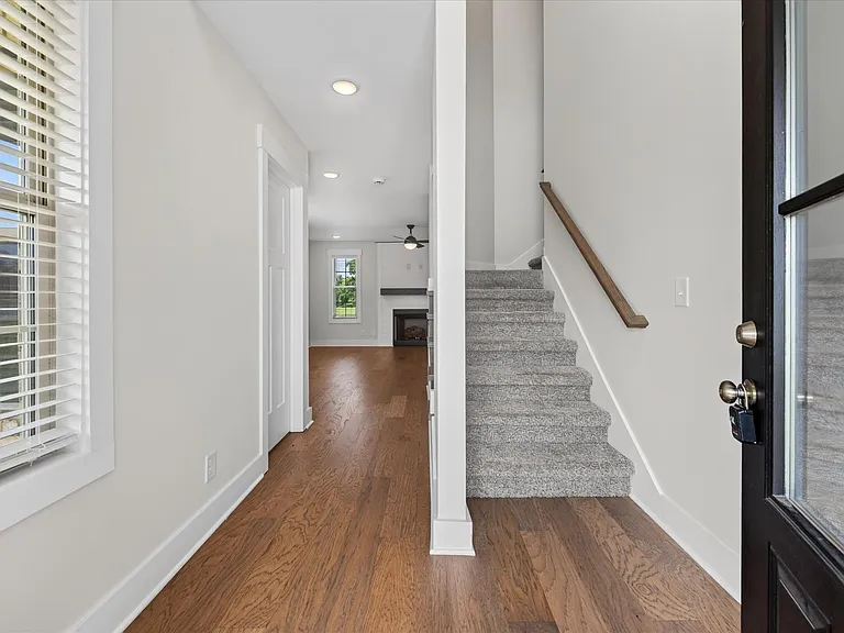 393 Frontier Dr — Photo 6