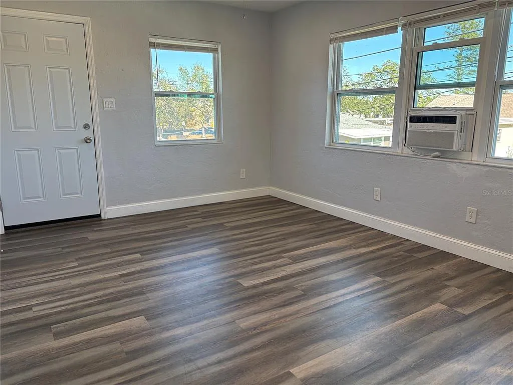 1 bed, 1.0 bath, 400 sqft, $1,250 — Photo 2