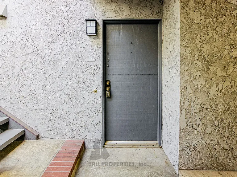 17072 Pch #104 — Photo 2