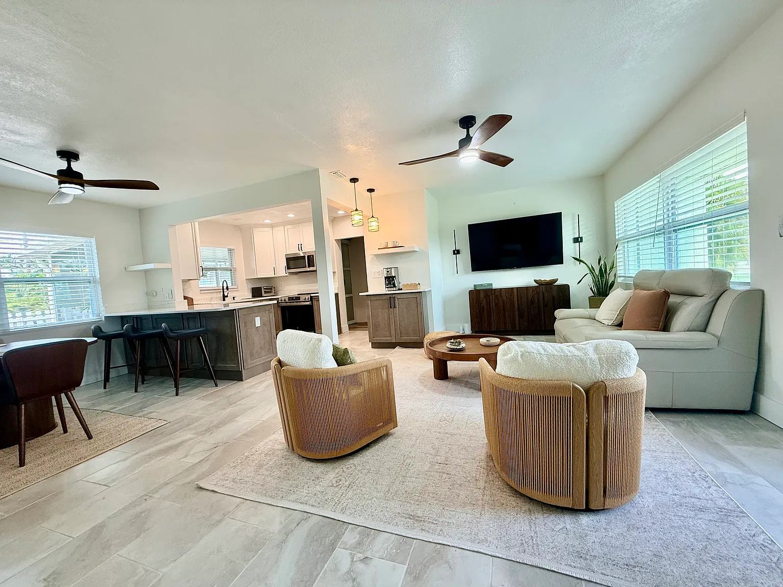 3 bed, 1404 sqft, $2,700 — Photo 1