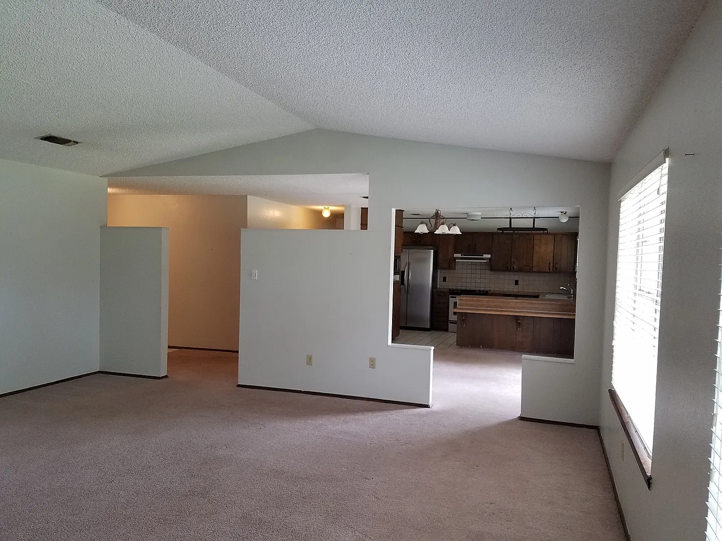 Large Home In Colonial Park — Photo 4