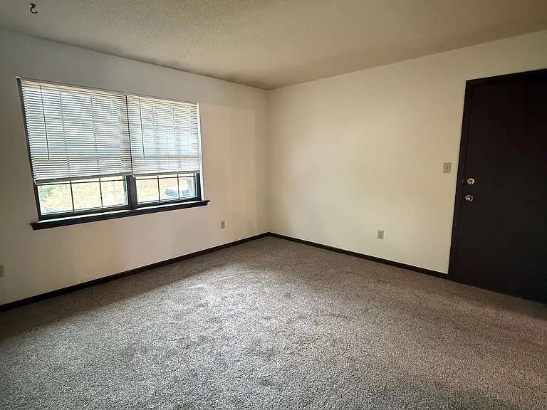 4515 W Millbrook Dr #H — Photo 2