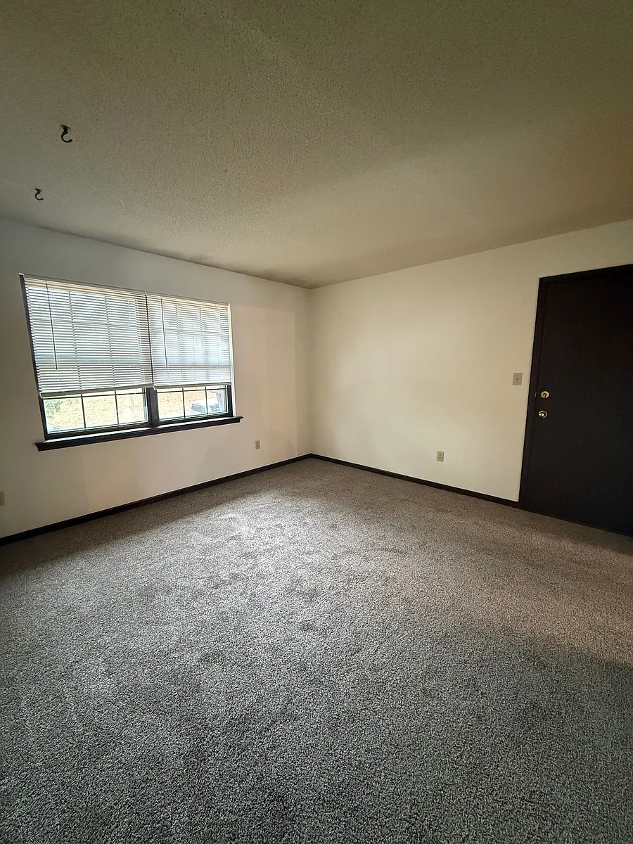 Building Photo - 4515 W Millbrook Dr #H
