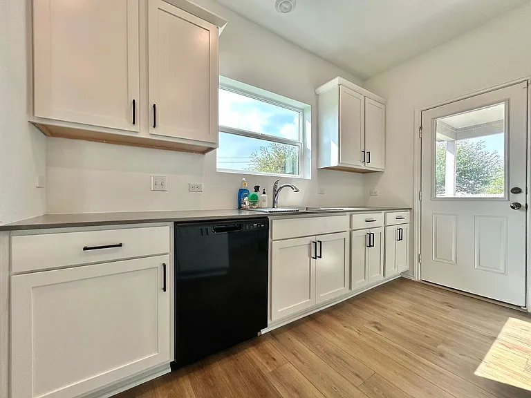 10412 Premier Park St — Photo 8