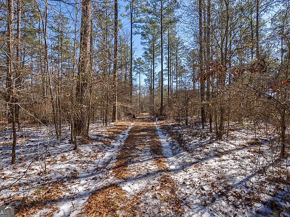 3rd image of 2821 Cole Springs Rd