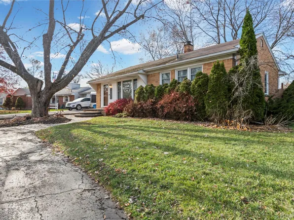 2835 Otsego Rd, Waterford, MI 48328