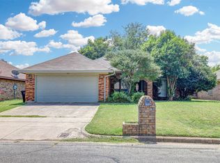 1813 Dorchester St, Fort Worth, TX 76134