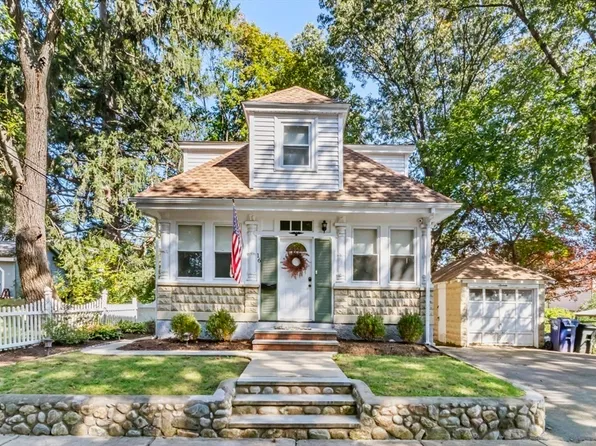 16 Carrolton Rd, West Roxbury, MA 02132