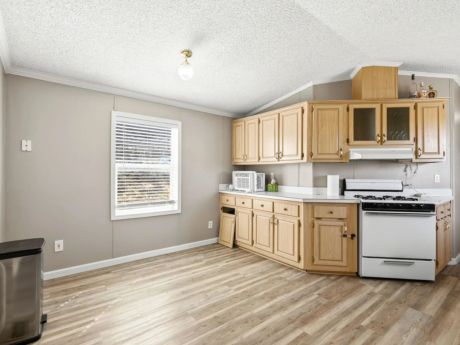 3 bed, 1300 sqft, $1,800 — Photo 4