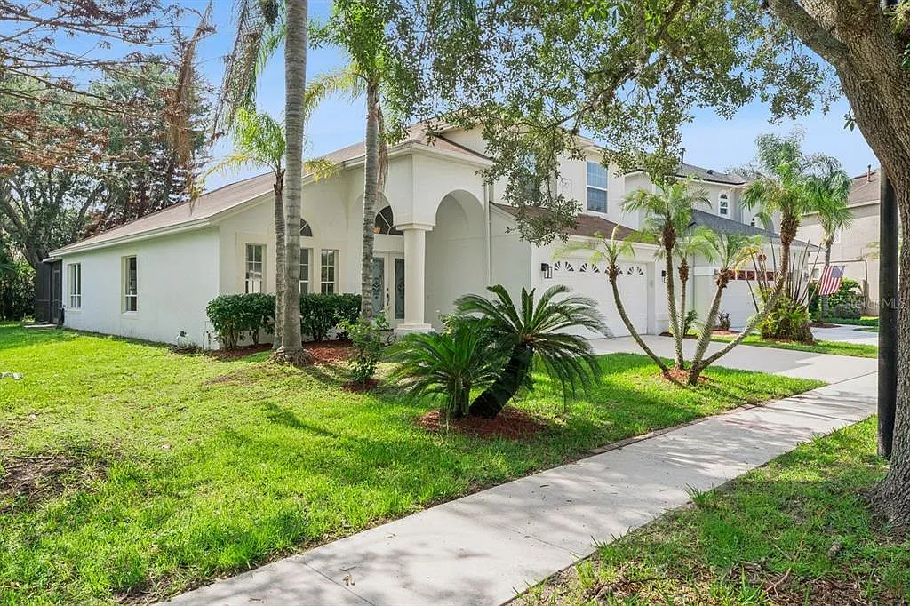4 bed, 2.5 bath, 2274 sqft, $3,100 — Photo 2