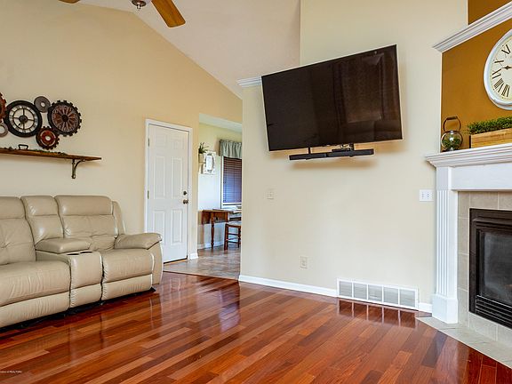 4th image of 4789 Pine Hill Dr