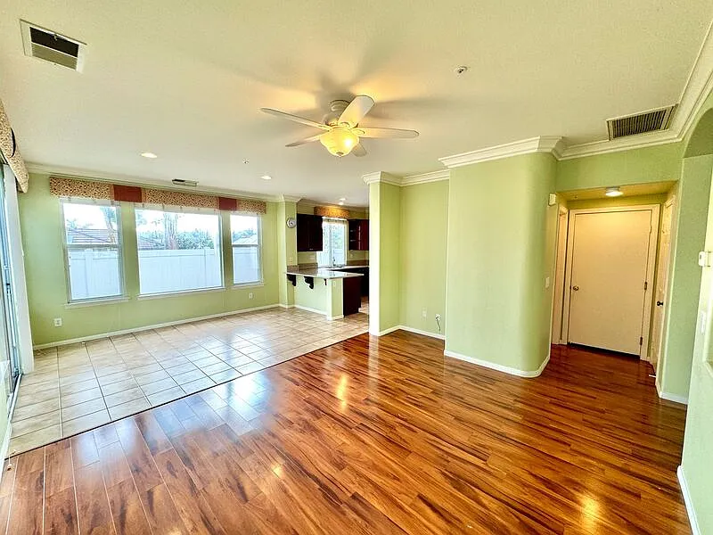3 bed, 2.5 bath, 1543 sqft, $3,595 — Photo 4