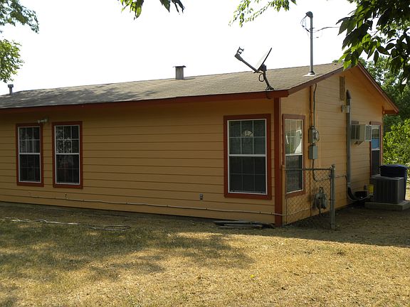 3rd image of 218 Felps Blvd