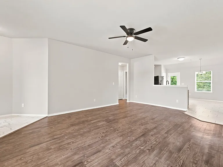 802 SW Green World St — Photo 5