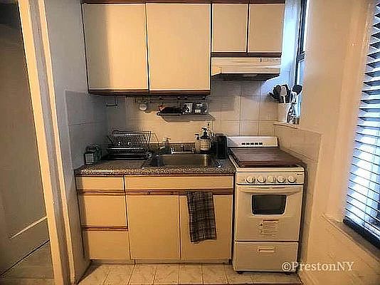 4th image of 300 W 21st St APT 61
