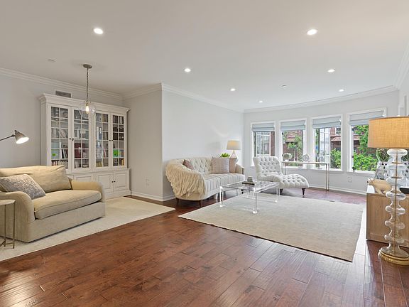 5th image of 1000 Granville Ave APT 304