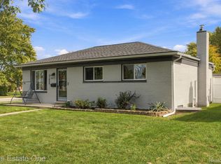 31054 Gardendale Dr, Warren, MI 48088