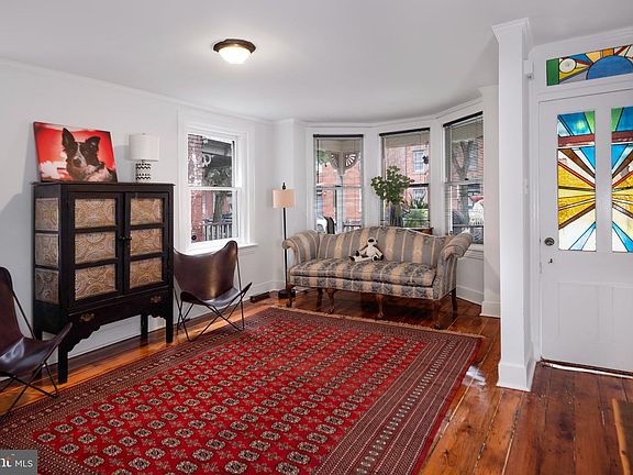 4th image of 228 Jackson St