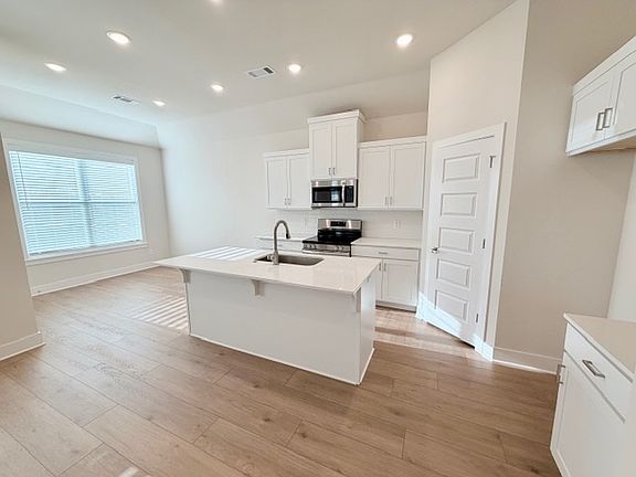 4th image of 502 Calico Ave