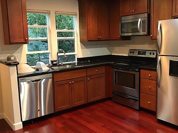 3rd image of 1207A Seabright Ave