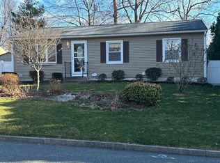 27 Aspen Rd, Springfield, MA 01128