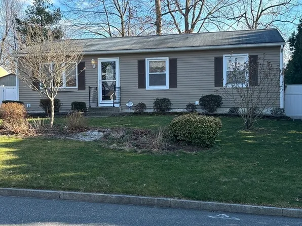27 Aspen Rd, Springfield, MA 01128