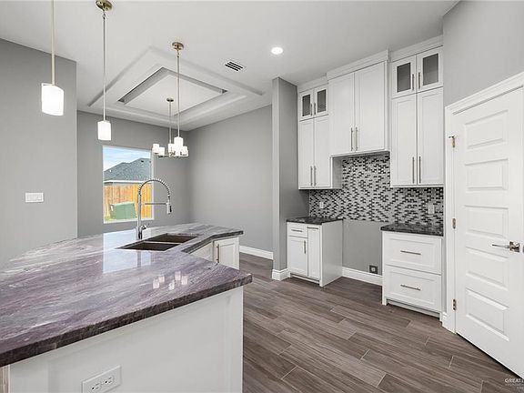 5th image of 304 Stella Dr