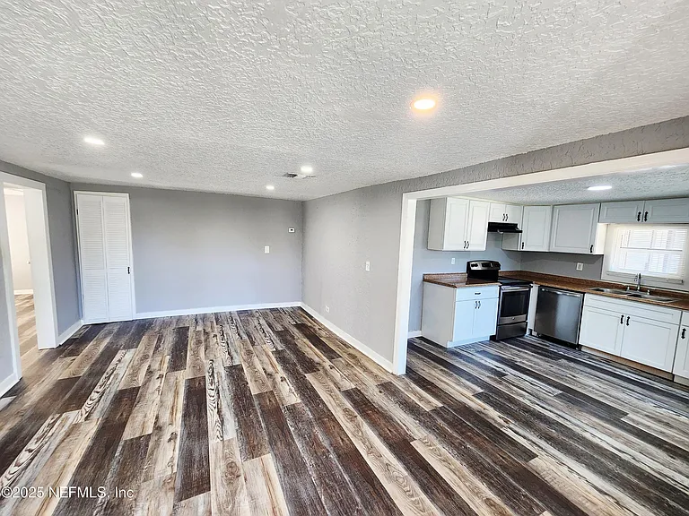 3238 Townsend Blvd — Photo 5
