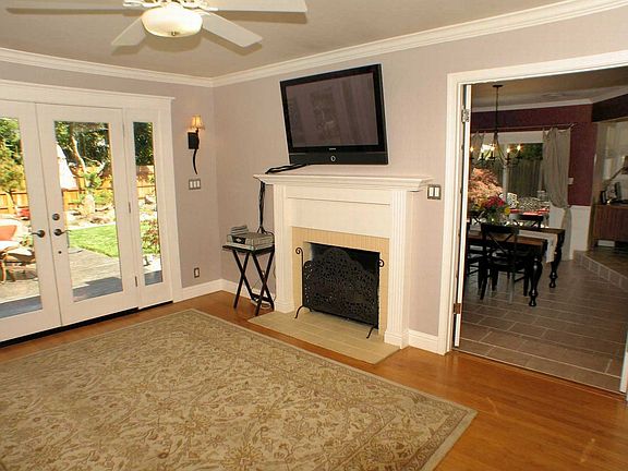 Living room with dual fireplace
